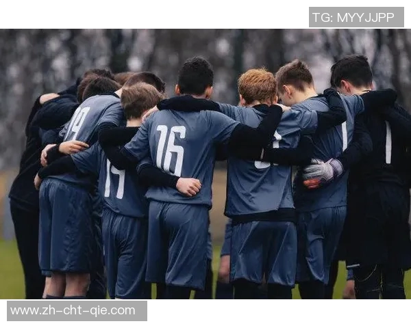 热爱足球的男生们如何在球场上展现自我与团队精神 热爱足球的男生们如何在球场上展现自我与团队精神